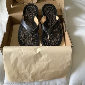 🌾 OluKai Black Leather Sandals